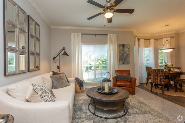 Living Area - Fairmont First Colony Apartments