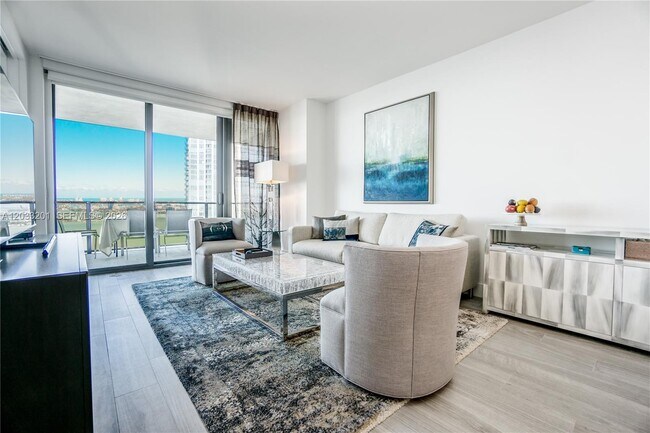 Photo - 650 NE 32nd St Unidad 3505