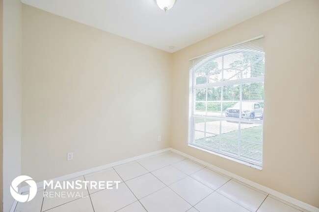 Photo - 1016 Bagget St E