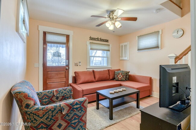 Photo - 127 Lawrence Ave