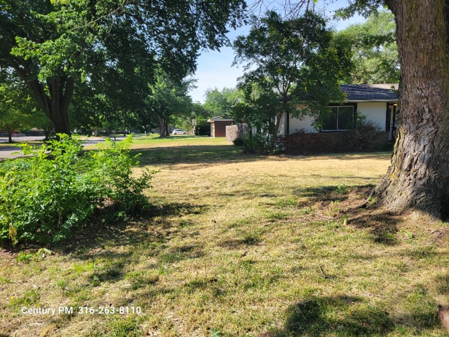 Photo - 8101 W Maple St
