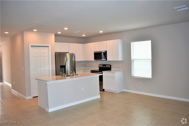 Building Photo - 15469 Wildflower Cir Rental
