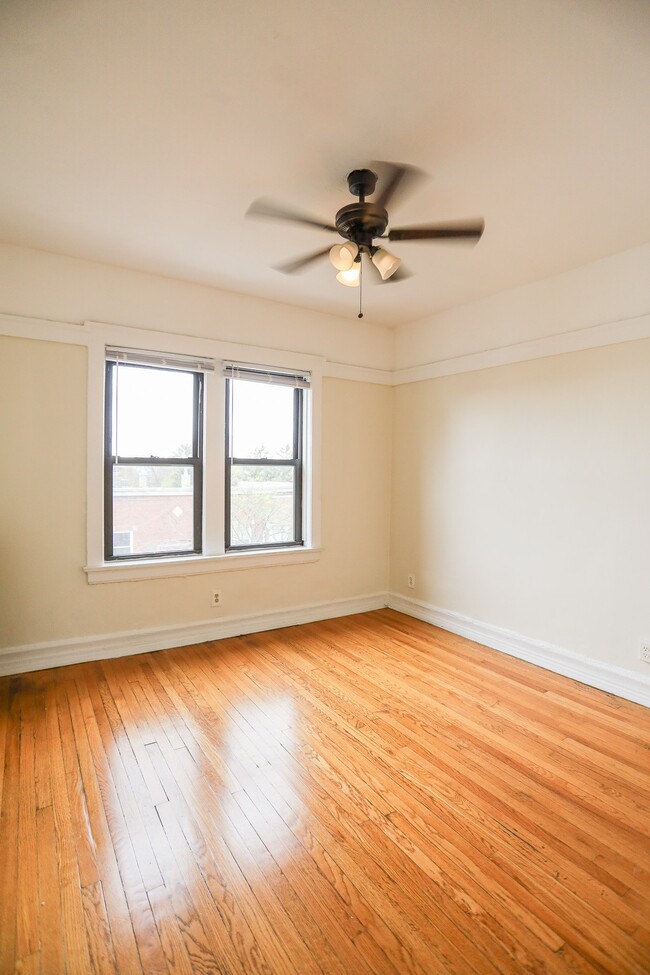 Photo - 7455 N Greenview Ave Unit 5