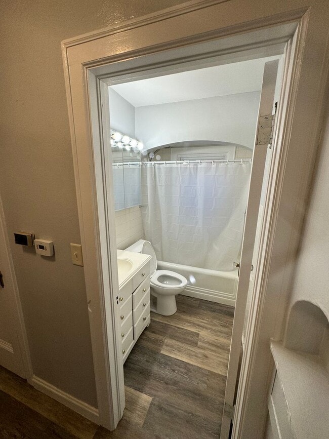 Photo - 3 bedroom, 2 bath House with 2 car detached garage