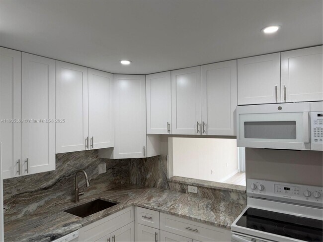 Photo - 10625 SW 112th Ave Unit 314