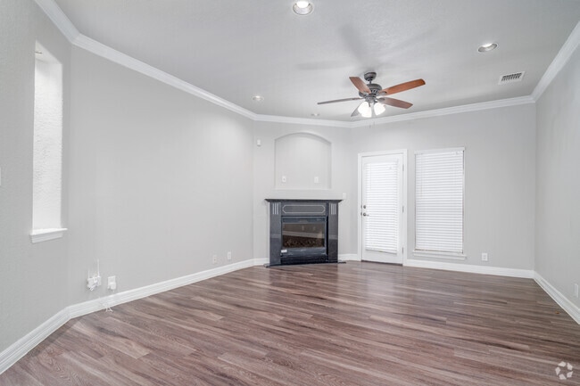 3BR, 2BA - 1300SF - Living Room