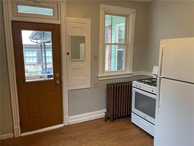 Photo - 2042 Straubs Ln