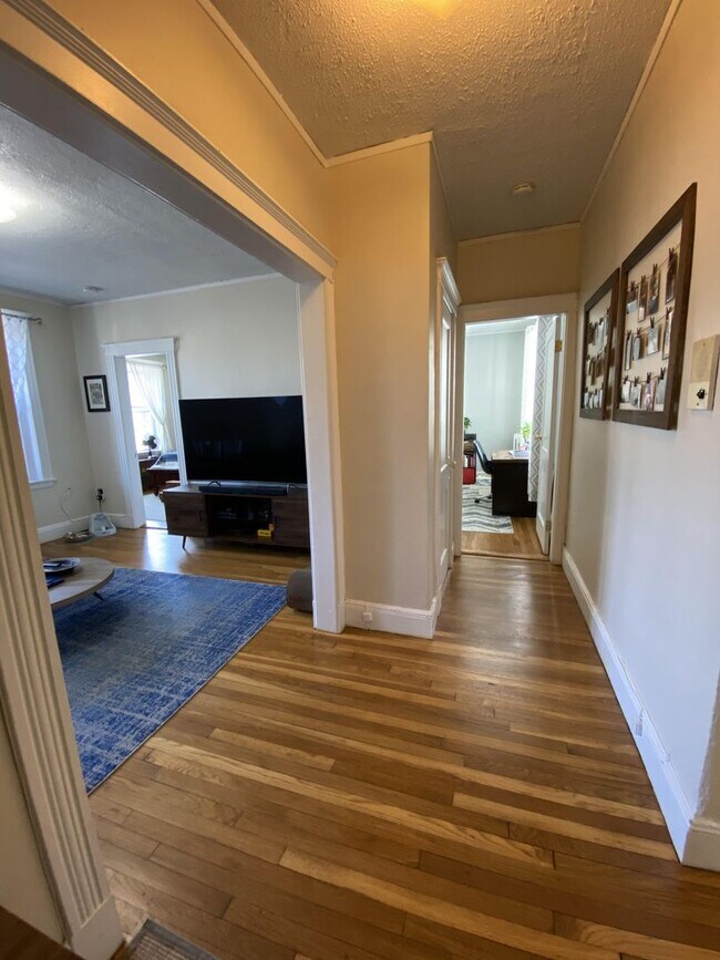 Photo - 2Br/1Bth in GREAT location! Heat/Hot Water included!