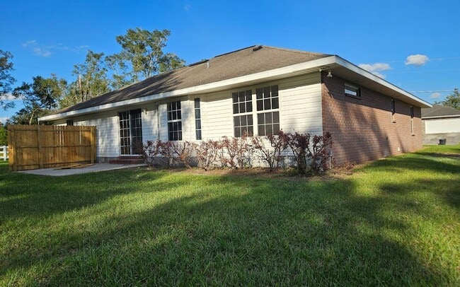 Photo - 122 SW Gerald Conner Dr