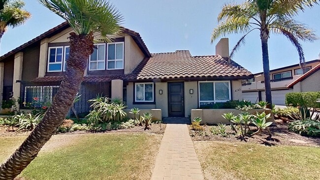 Building Photo - Spacious 3 bed / 3 bath in the More Mesa area