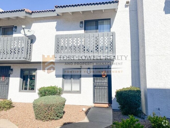 Building Photo - 2 Bed 2.5 Bath Townhome