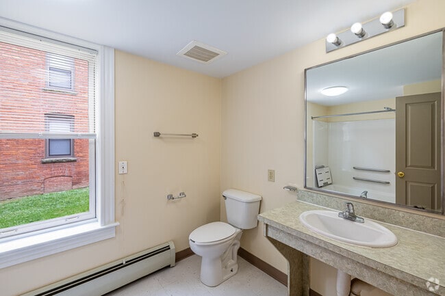 2BR, 1BA - Bathroom
