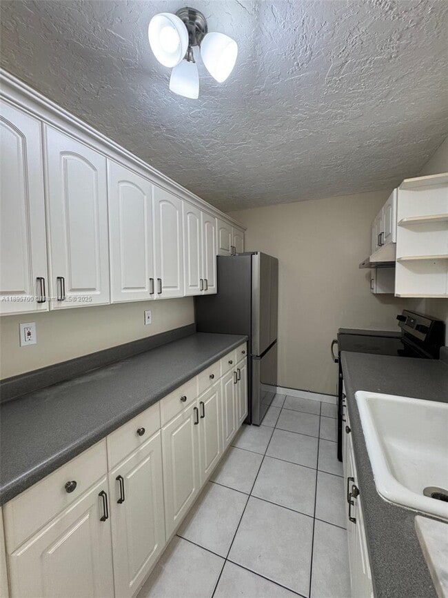 Photo - 10500 SW 108th Ave Unit B315