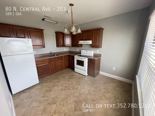 Downtown Umatilla 1/1 Upper Apartment - Downtown Umatilla 1/1 Upper Apartment Unit 203