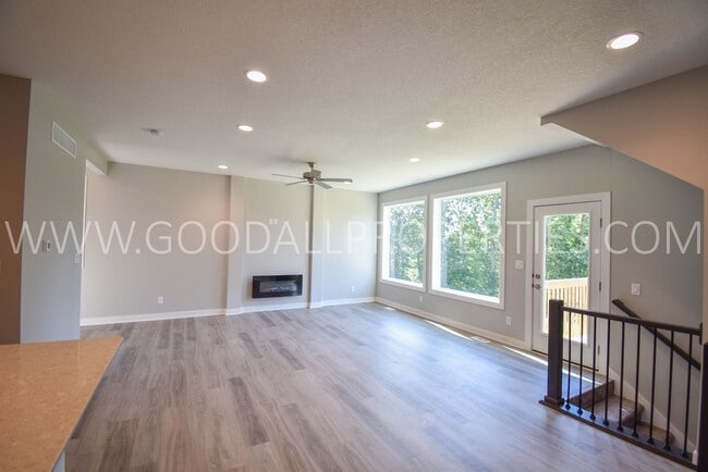 Photo - FALL RENT SPECIAL 4 Bdrm 3.5 Bath Townhome...