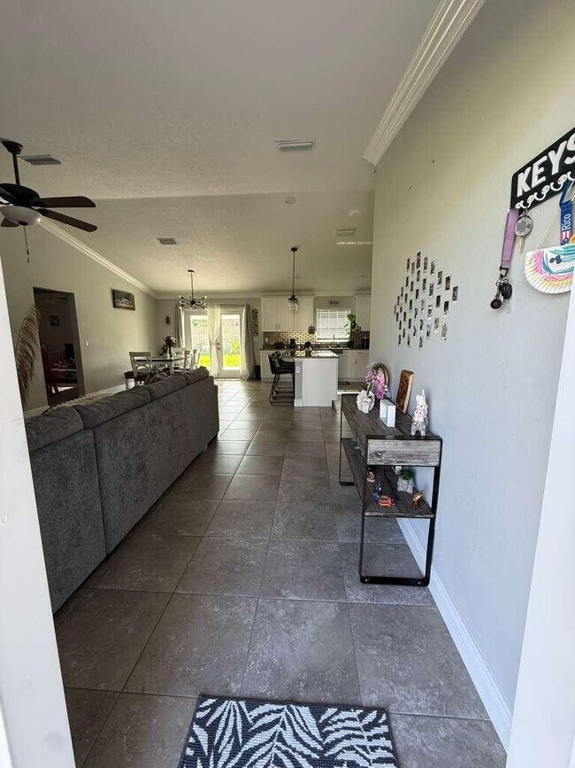 Photo - 349 NW Hibiscus St