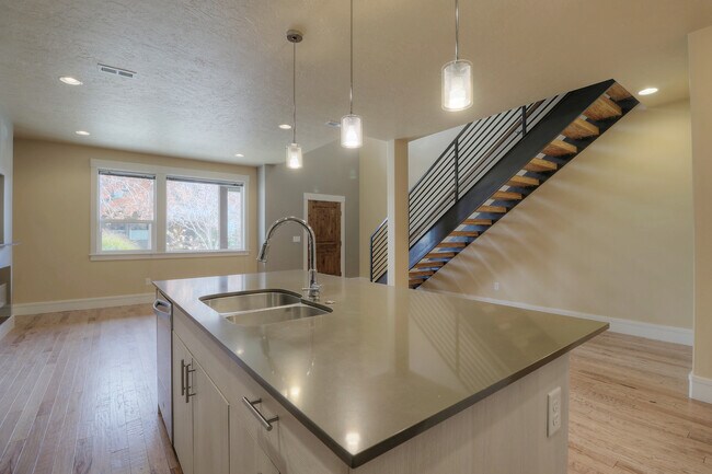 Photo - 1275 E Lone Creek Dr