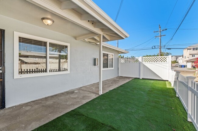 Photo - 306-308 Elm Ave Unidad 865 3rd
