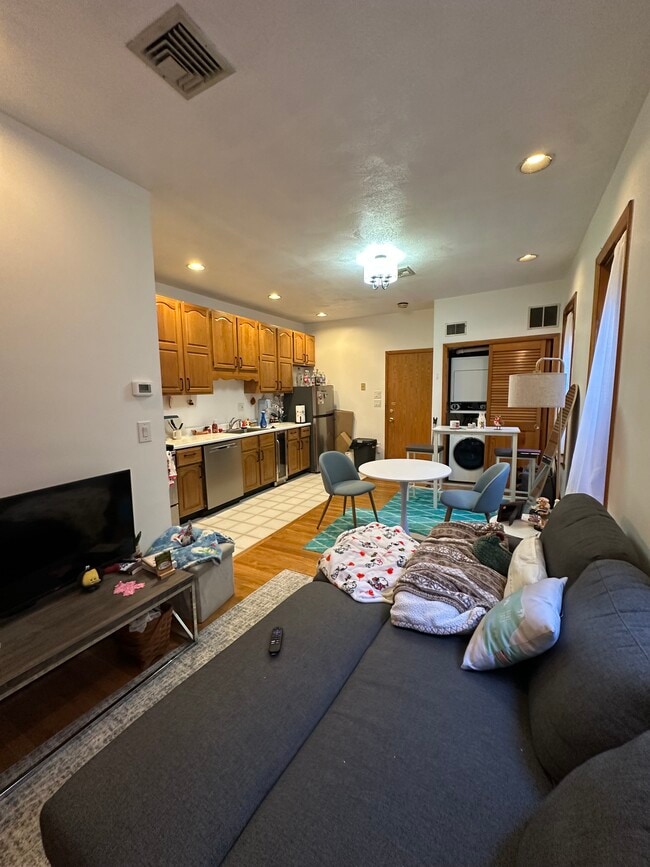 Building Photo - 374 North St Unit 1