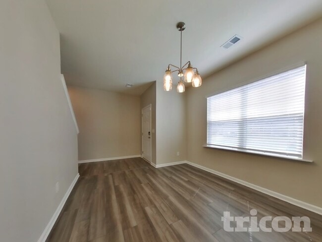 129 Verona Dr NW