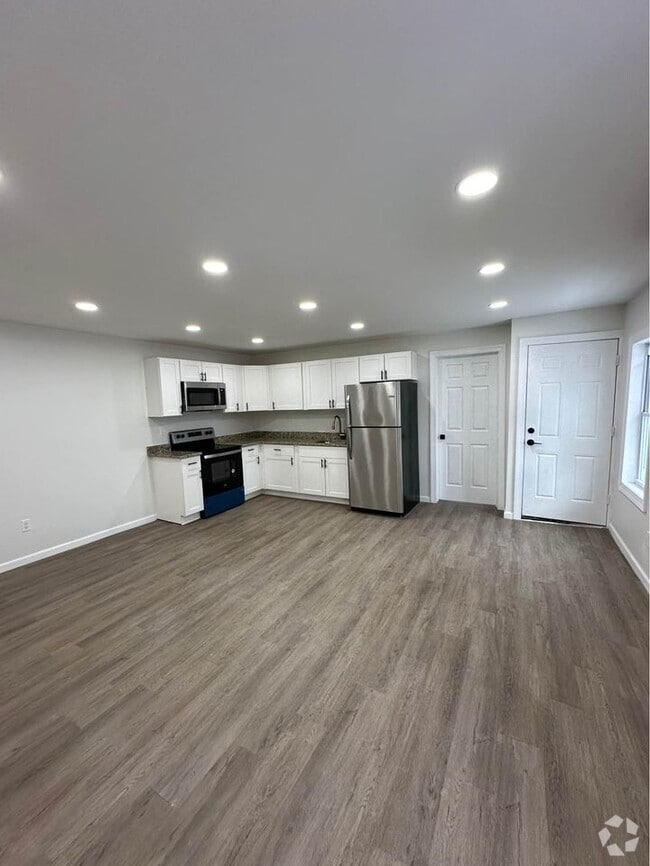 Building Photo - 536 Beach St Unit 2 Rental