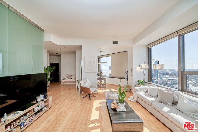 Photo - 1100 Wilshire Blvd Condo Unit 2912