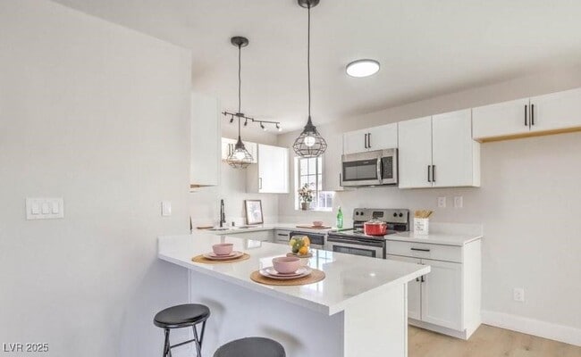 Photo - 2033 Hassell Ave