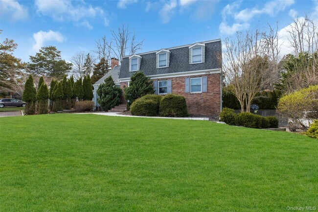 Photo - 345 Colonial Rd