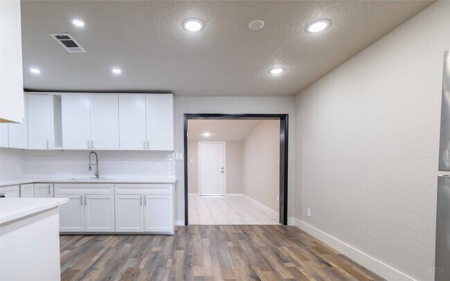 Photo - 12044 Beechnut St