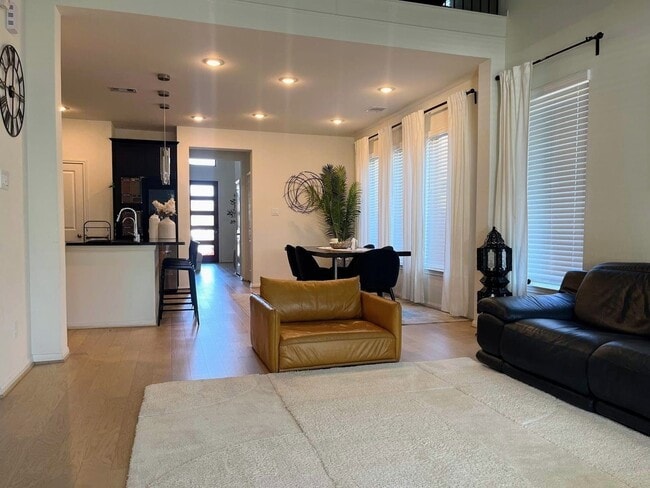 Photo - 10526 Wagner St