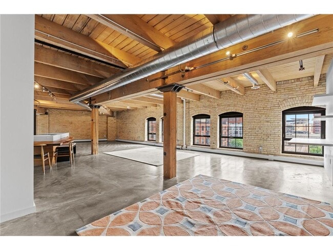 Building Photo - 404 N Washington Ave Unit 506