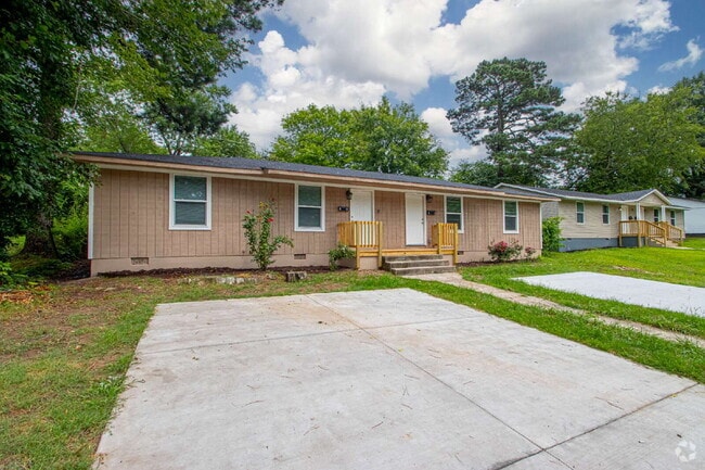 Building Photo - For Rent: Spacious Studio with 2 Baths in ... Unit B Rental