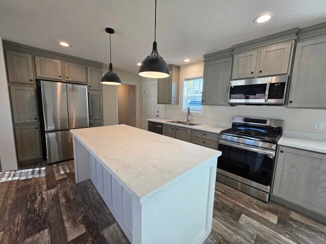 4393 Hemlock Loop