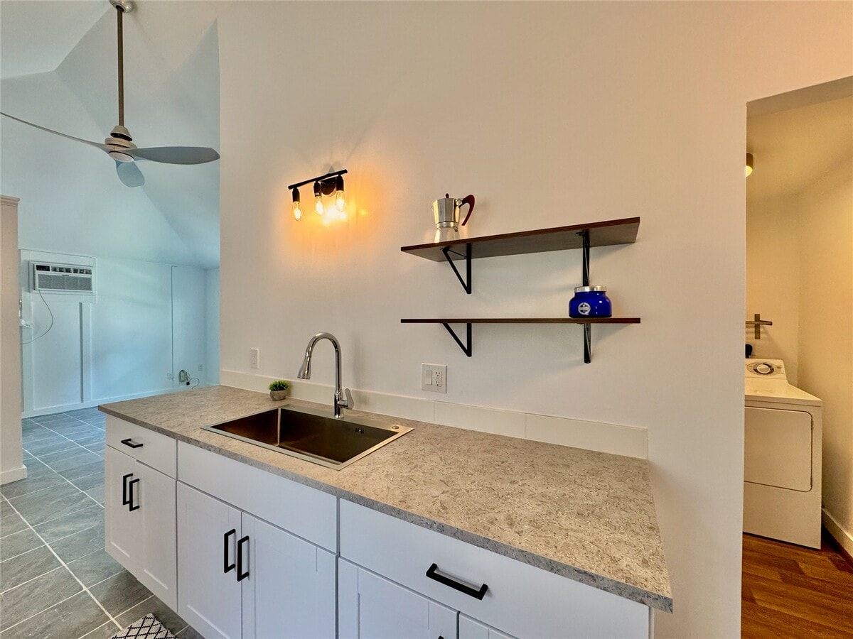 Photo - 2413 Woodhead St