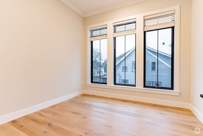 Building Photo - 147 Everett St Unit 2 Rental