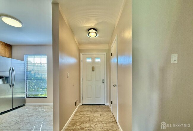 Photo - 250 Bromley Pl