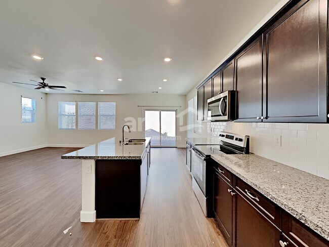 Photo - 4725 Tire Swing St