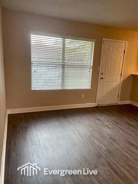 Photo - 37 Laiken Ct