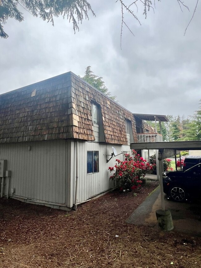 Photo - Upper-Floor Unit in Fourplex near Tacoma Mall