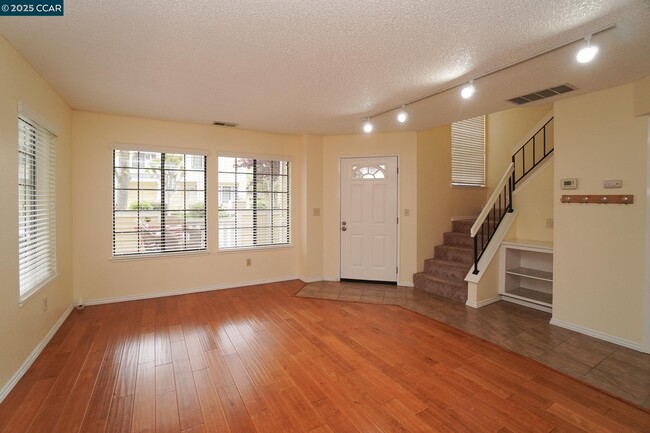 Photo - 1003 Devonwood Townhome