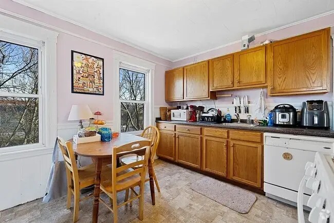 Building Photo - 363 Washington St Rental