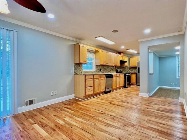 Photo - 3064 Hermance Dr NE