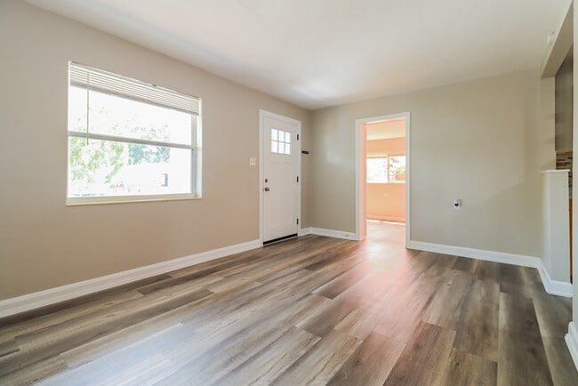 Photo - 2145 25th Ave N