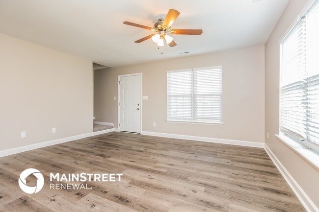 Photo - 906 Alpha Dr