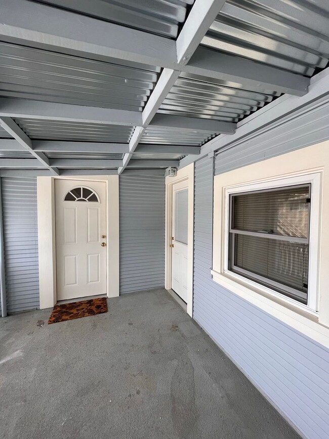 Building Photo - 1265 El Camino Real Unit El Camino 1265-4