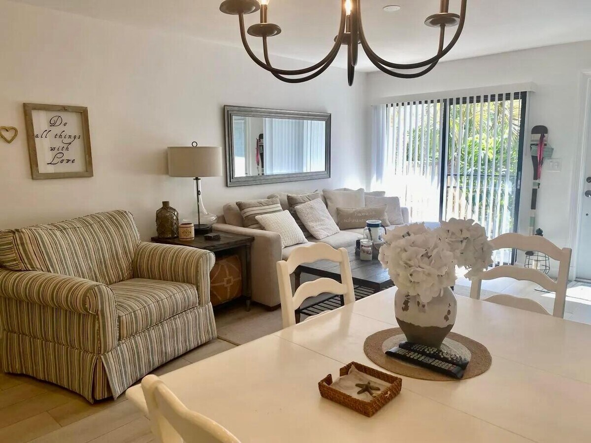 Photo - 602 Executive Center Dr Unit 209