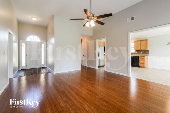 Photo - 213 Queens Gate