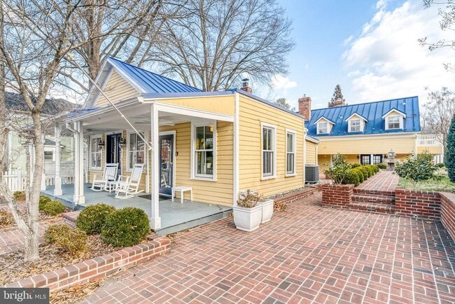 Photo - 7153 Main St