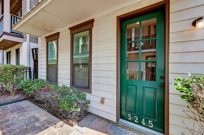 Photo - 3245 Maxroy St