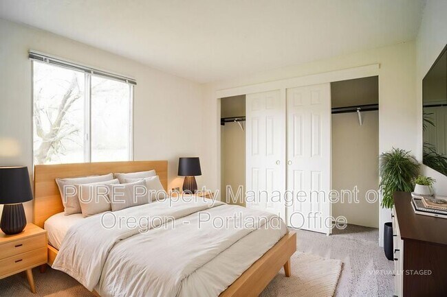 Photo - 14128 NE Sandy Blvd